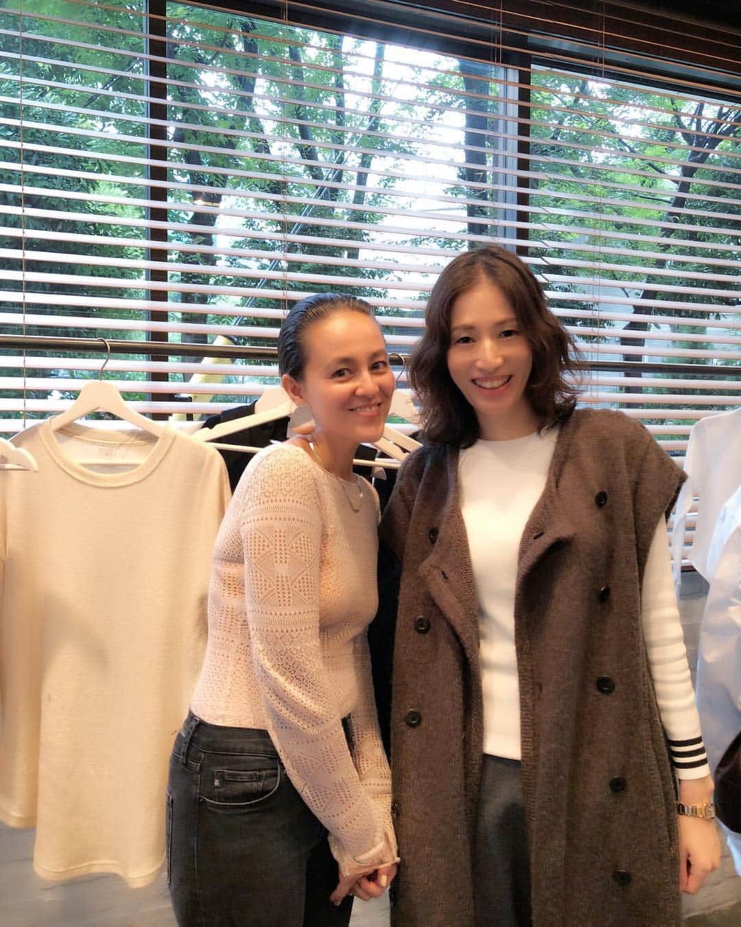 のインスタグラム：「Mediam 1st COLLECTION へ NAOちゃんがプロデュースする 大人とキッズウェアのブランドのお披露目会へ いつも素敵なNAOちゃんと babyからkidsまで着れるお洋服も可愛いかったよ❤️ #mediam#ミディアム#fashion#babywear#kidswear#中場直」
