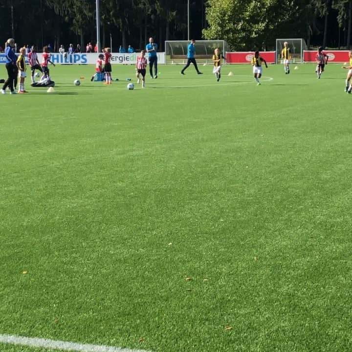 ロイ・ベーレンスのインスタグラム：「Kleine baas 💨⚽️ #psvO11」