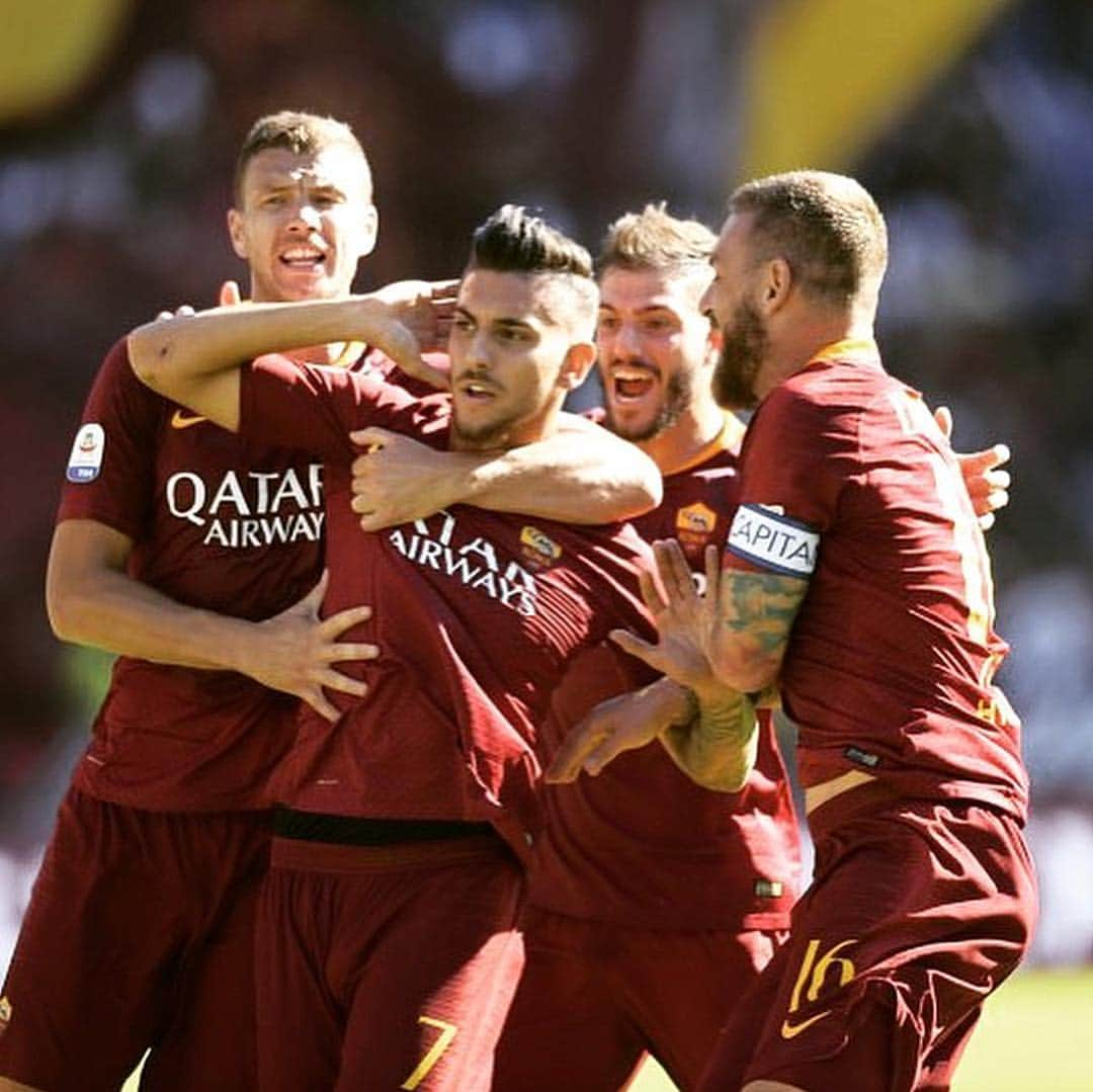 ダビデ・サントンのインスタグラム：「Quante emozioni oggi... Veramente fiero di far parte di questo gruppo💪🏼 un grazie immenso va a tutti i tifosi... Avanti così daje Roma♥️💛 @officialasroma #DS18」