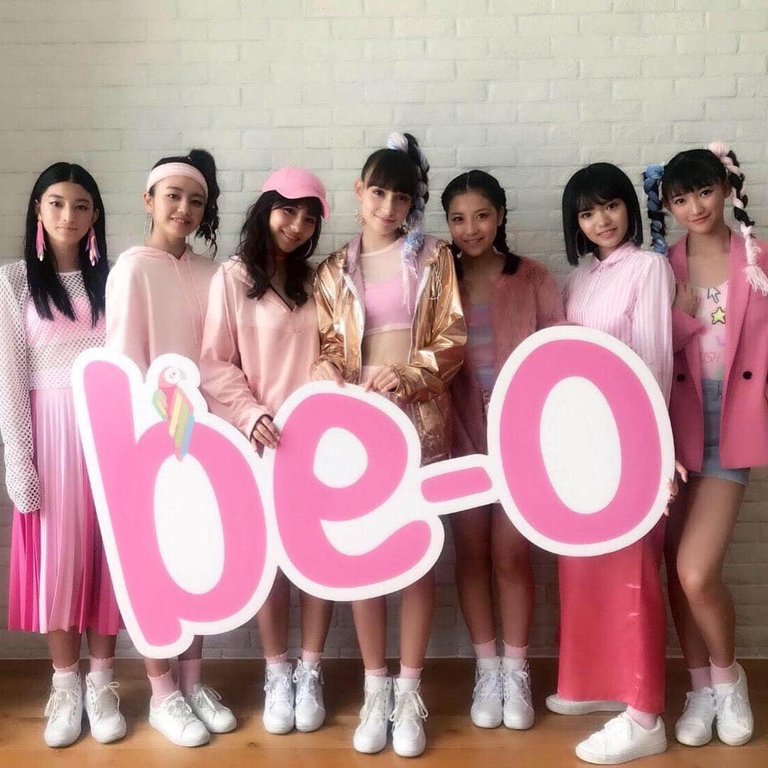 be-o編集部のインスタグラム：「次号の表紙と巻頭インタビューは TGCにも出演した沖縄出身7人組ダンスヴォーカルグループ『チューニングキャンディー』です💕 チュニキャンメンバー7名それぞれのマイルールや沖縄から上京してからの事をインタビューしてきましたよ♪ みなさん、ぜひ『be-o10・11月号』お楽しみに!! #beookinawa #beauty #beautygirl #okinawa #ビオコレ #チュニキャン  #ChunicanCandy #カバーガール #表紙」