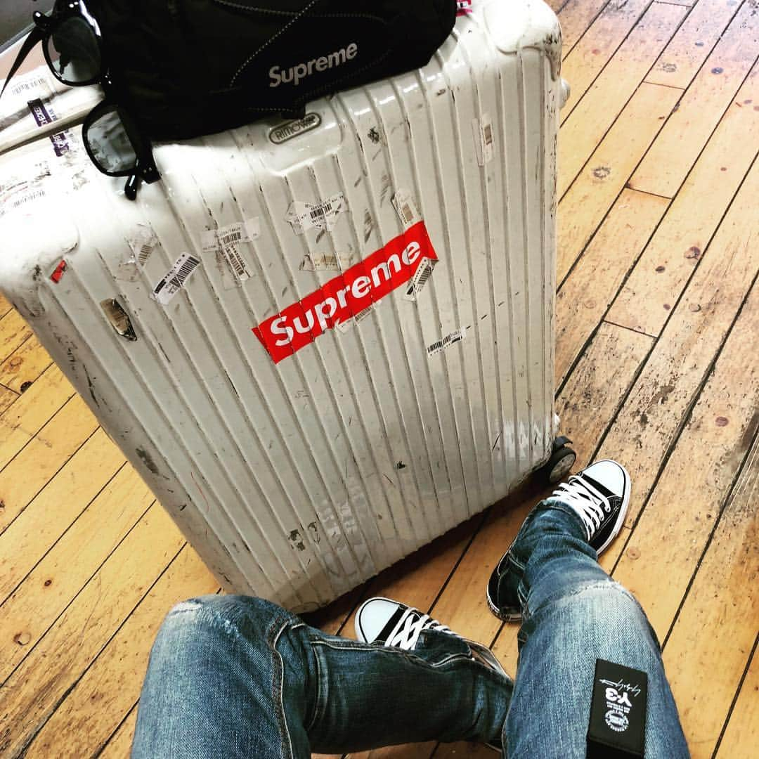 tky1098のインスタグラム：「code☻ #mnml #y3 #youjiyamamoto #adidasoriginals #converse #allstar #supreme #gentlemonster #rimowa #🛫」