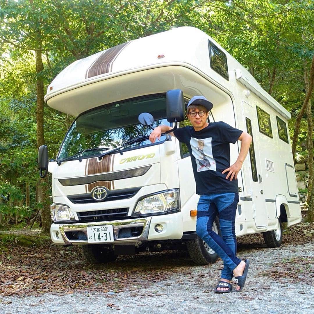 田村淳のインスタグラム：「キャンピングカー借りてBBQ🍖 いつの日かキャンピングカーで 日本全国を旅したい！  #キャンピングカー #キャンピングカーの旅  #キャンピングカー欲しい  #NUTS  #ナッツのレンタルキャンピングカー #Tシャツは #最上釈迦  #釈迦でーす」