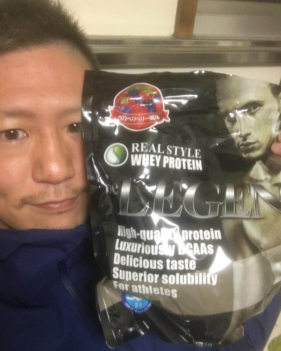 大石真翔のインスタグラム：「最近ハマってるベリベリベリー風味の #belegend ！さっぱりで朝トレーニング後の朝ご飯代わり✨ そして会場で無くしたと思ってたシェイカーが帰ってきた！！ありがとう！若い子！」