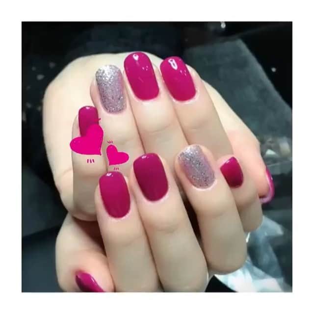 長谷川るいのインスタグラム：「. . New...💓💓💓 . . 爪短くして ショートネイル💅💎✨ キラキラのところにも ピンクいれてもらったよ😘😘😘 . . 一気に秋っぽくなった〜🍁💕 . . いつもありがとうございます😌💕 . . . #岡山ネイルサロン #アミュレット #ショートネイル #秋ネイル #ジェルネイル #ネイルサロン #ネイルデザイン秋」