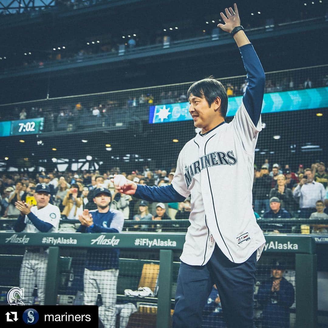 のインスタグラム：「#Repost @mariners with @get_repost ・・・ @hisashiiwakuma_18 on the prowl at @safecofield one final time. 🐻  Thank you so so much for the great opportunity!!🙏 I will go to the next chapter!⚾️ 9月26日に始球式をさせて頂きました。 サプライズでイチローさんが登場され、緊張しましたが、メジャー最後の一球をイチローさんに受けていただけるなんて、本当に幸せです。 感謝を忘れずに前進していきます。 本当にありがとうございました！」
