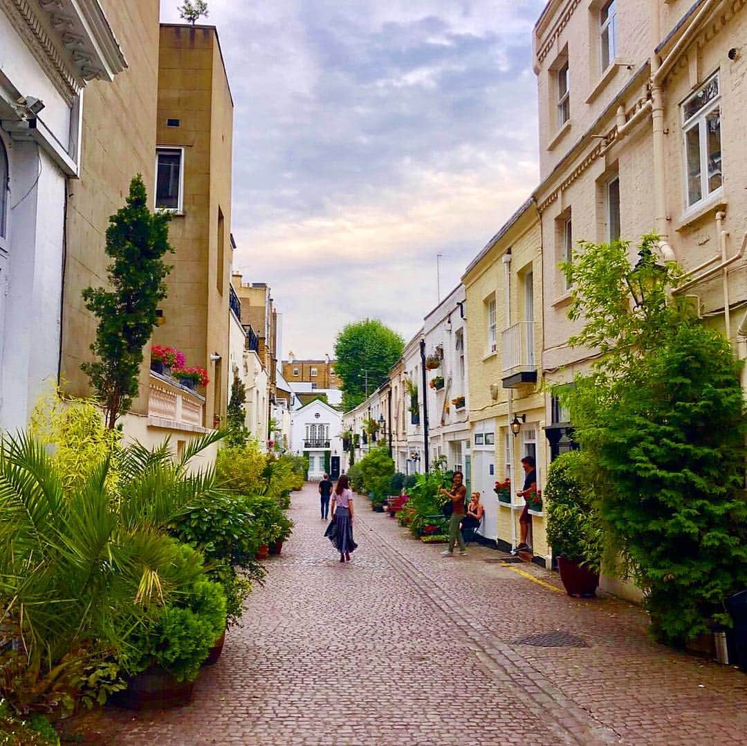 大石絵理さんのインスタグラム写真 - (大石絵理Instagram)「my sweet home in London💜💐💗🇬🇧 #anothersky #london #衣装タグ付けしてます❤︎」9月30日 17時57分 - erioishitokyo