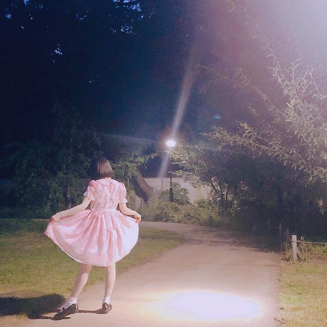 のインスタグラム：「. . . せなかに はねがあるの . とべないひもあるけれど あることが だいじなの . .」