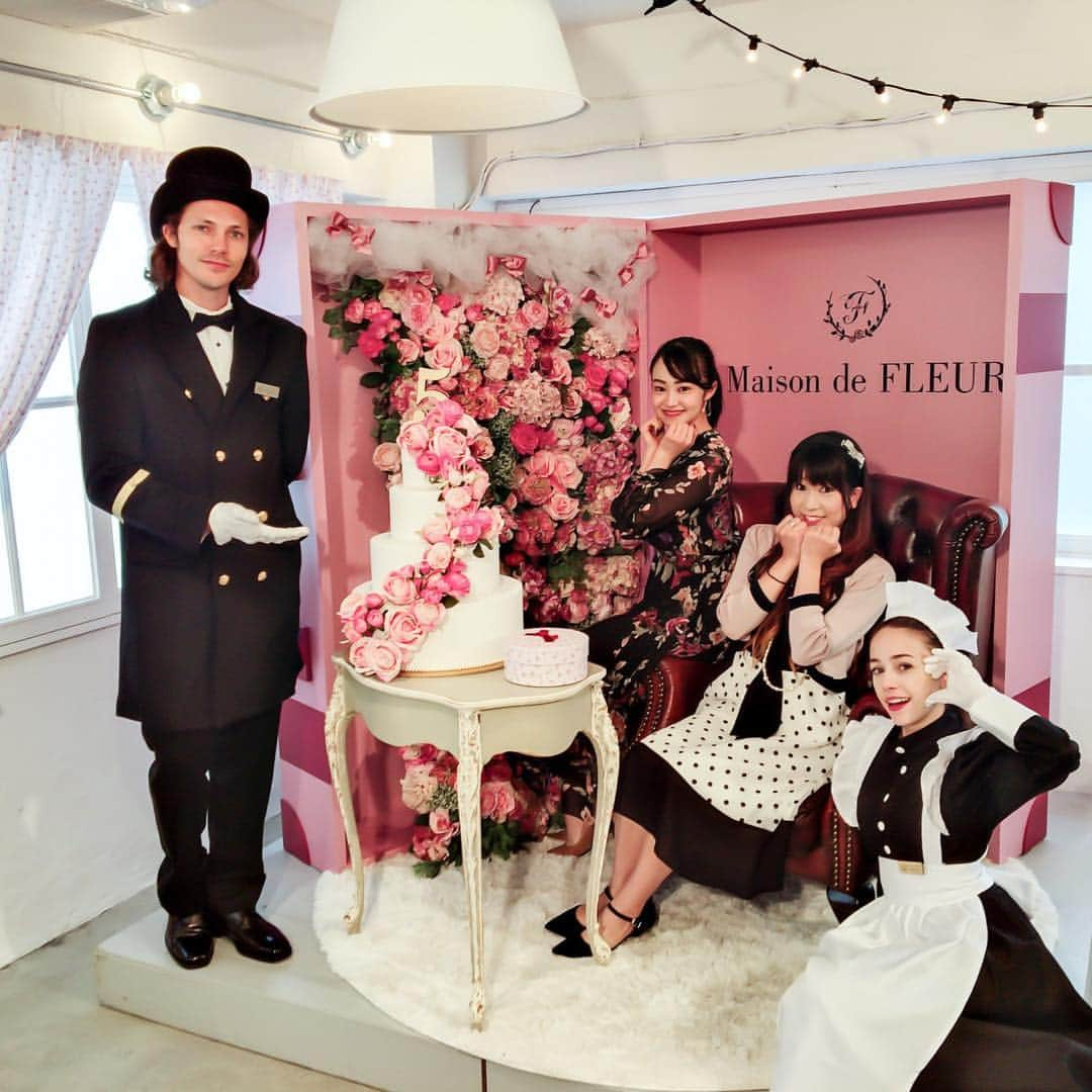 舞雛かのんさんのインスタグラム写真 - (舞雛かのんInstagram)「お誘い頂いて、「Maison de FLEUR 5th Birthday Party」に行ってきました♡. ・ 宝塚の娘役の時にとってもお世話になったお店♡. ・ 会場はクラシックで可愛らしい雰囲気で、ドリンクやフードのサービス、ワークショップやクイズなどがあり、とても楽しい時間でした♪♪. ・ 素敵なお土産も頂きました☺︎. ・ ちょっと久しぶりに花柄のワンピース着てみました❀✿. #maisondefleur#maisondefleur5bd」9月30日 18時37分 - mizho_601