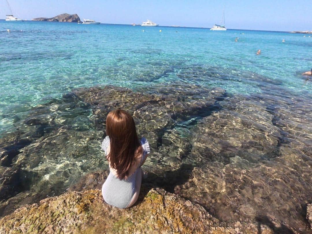 関根理紗さんのインスタグラム写真 - (関根理紗Instagram)「イビザ島。 静かで綺麗なとこもいっぱいあったよ！ あったかかったなー！ 時間が足りなかった。 すてきなサンセットで、日が沈む瞬間拍手喝采でした！  イビザ編は動画あげたから残すはフランス。  #とりちゃん #イビザ #ibiza」9月30日 18時30分 - sekine.risa