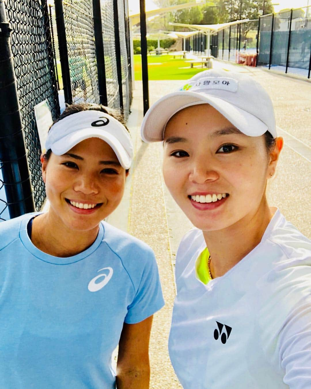 尾崎里紗さんのインスタグラム写真 - (尾崎里紗Instagram)「Thanks for hitting, su jeong:)﻿ ﻿ and pretty dog in a tennis shop!﻿ I like him😍🐶﻿ ﻿ ﻿﻿ ﻿﻿ #glico #powerproduction #head #teamhead #asicstennis #teamasics #imoveme #onitsukatiger #gram3 #グラムスリー #tbc_aesthetic #エステ #エステティックtbc #尾崎里紗 #tennis #tennisplayer #テニス #citizen #tiffany #4どしー #teamlab #ファッション #フィットネス #fitness #トレーニング #training #犬 #ペット#東京カフェ」9月30日 19時23分 - risaozaki410