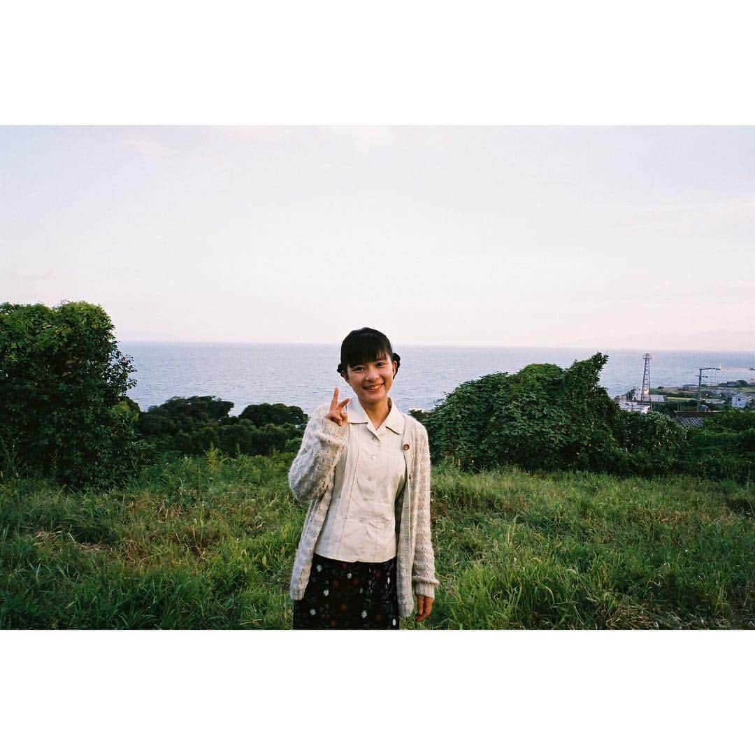 芳根京子さんのインスタグラム写真 - (芳根京子Instagram)「明日から「べっぴんさん」 再放送が始まります。  勇気、愛情、信頼、希望 皆様に再び届きますように🍀  よろしくお願いします。  すみれ  #film #べっぴんさん」9月30日 20時13分 - yoshinekyoko