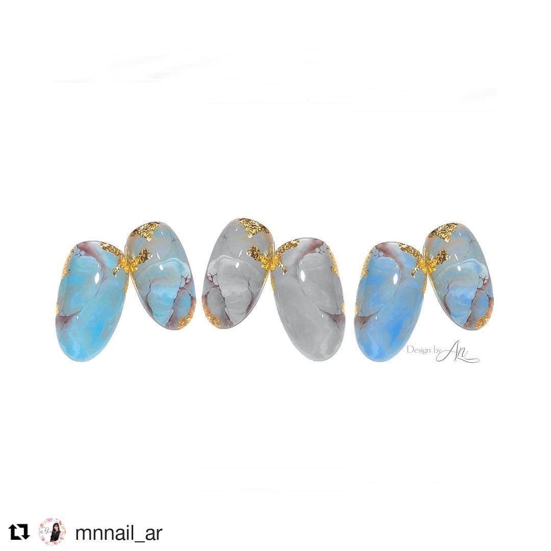 PREGELさんのインスタグラム写真 - (PREGELInstagram)「プリジェルカラーEXとプリジェルミューズで美しい天然石アートが簡単に✨✨✨✨ #Repost @mnnail_ar (@get_repost) ・・・ . . 2018aw Art Design 〜Imaginary stone a/w〜 . . PREGEL Mixing Clear ×PREGEL Liner Series を使用すれば簡単に 天然石ネイルが出来ます☺︎♡ . . 🆕PREGEL Museと Mixingし、天然石にぴったりな テクスチャー＆カラーにする のがオススメです♡ . . . . . . . .  #プリジェル#pregel#ジェルネイル#トレンドネイル#おしゃれネイル#秋ネイル#秋ネイル2018#秋ネイルデザイ#天然石ネイル#ターコイズネイル#ニュアンスネイル#シンプルネイル」9月30日 21時31分 - pregelofficial