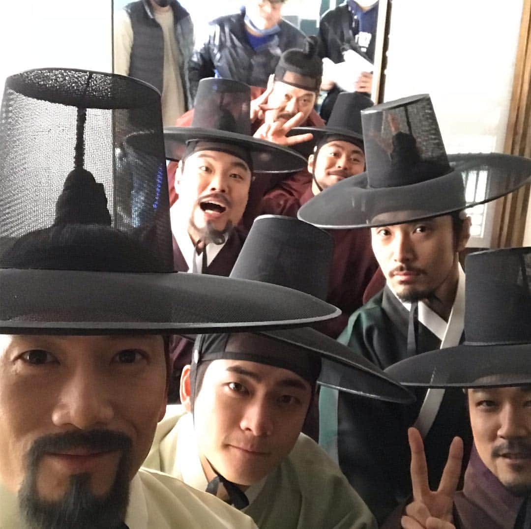 チソンのインスタグラム：「#명당 #지성 #천하장안 #회평군」