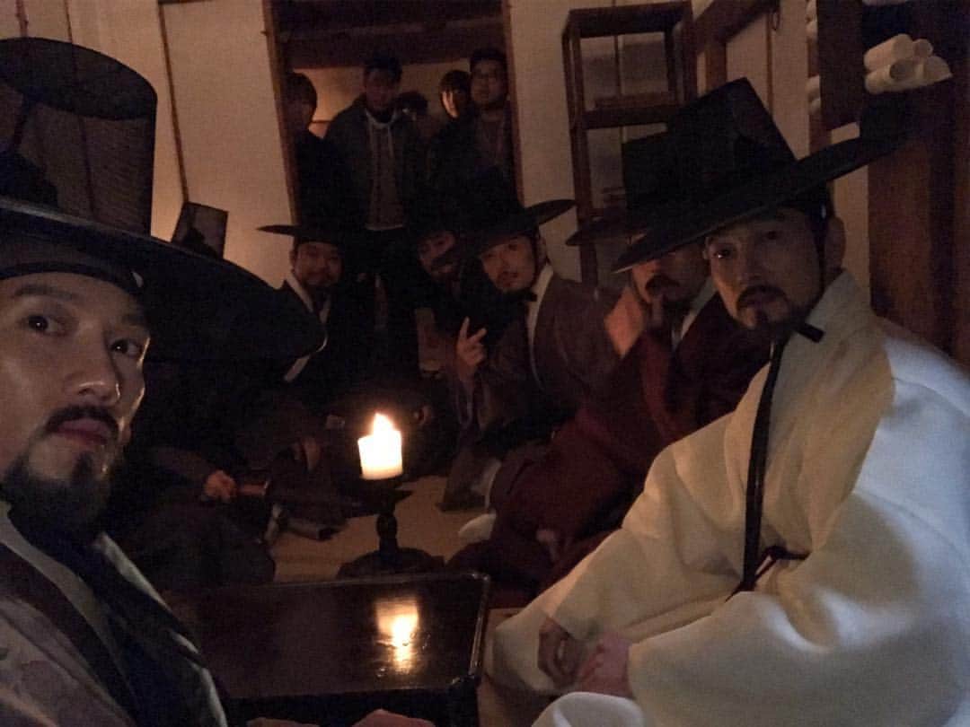 チソンのインスタグラム：「#명당 #지성 #조승우 #천하장안」