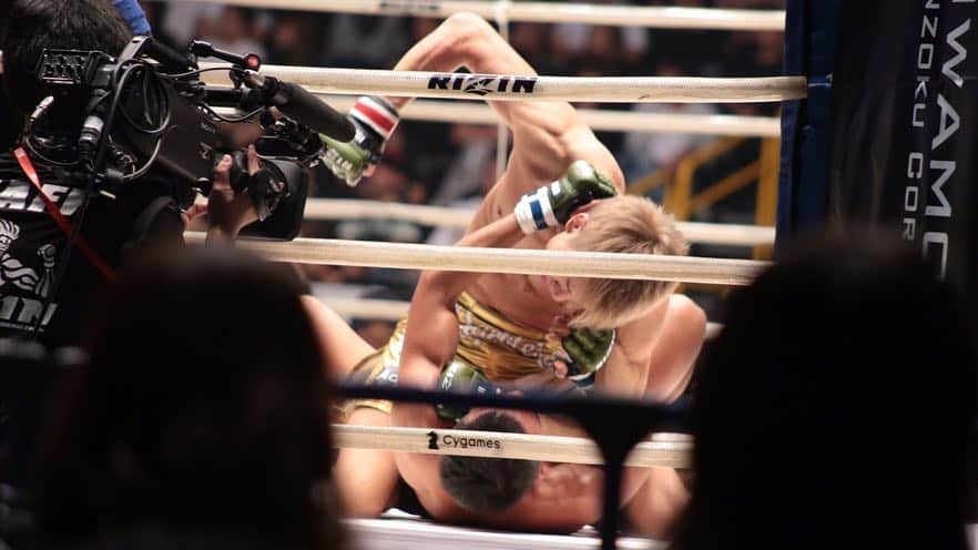 AK-69さんのインスタグラム写真 - (AK-69Instagram)「＜RIZIN🔥＞ さいたまスーパーアリーナで開催されたRIZIN.13に出場された朝倉兄弟の応援へ！ 見事勝利を飾った @mikuruasakura 選手 @kai_asakura_ 選手、おめでとうございます！ - 朝倉海選手の入場曲は"Forever Young feat. UVERworld -Kai Asakura Special Ver.-"🔥🔥 - #RIZIN #MMA #MikuruAsakura #KaiAsakura #朝倉未来 #朝倉海 #ak69」10月1日 1時08分 - ak69_staff