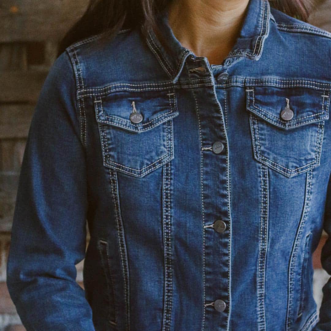 アールジーンのインスタグラム：「Denim jacket kind of day.」