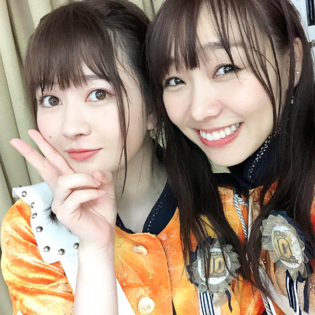 須田亜香里さんのインスタグラム写真 - (須田亜香里Instagram)「9月29日(土) メ〜テレ秋祭り bomberE スペシャルステージ 雨の中盛り上げてくださった皆様の愛が詰まったライブ、本当にありがとうございました。 SKEファンじゃないけど…ってかたもいらっしゃったとファンの方から聞きました。幸せな出会いに感謝です。 今頃風邪をひいていませんように。 テレビ放送時の見所は、衣装やウルフィとのコラボダンスへの注目はもちろんですが、マイクも気づいて欲しい！ 今年SKEスペシャルを放送していただいた時もそうだけど、音声さんの心遣いでマイクがメンバーカラーになってるの♡  #メーテレ秋祭り #bombere #ありがとう」10月1日 10時10分 - akarisuda