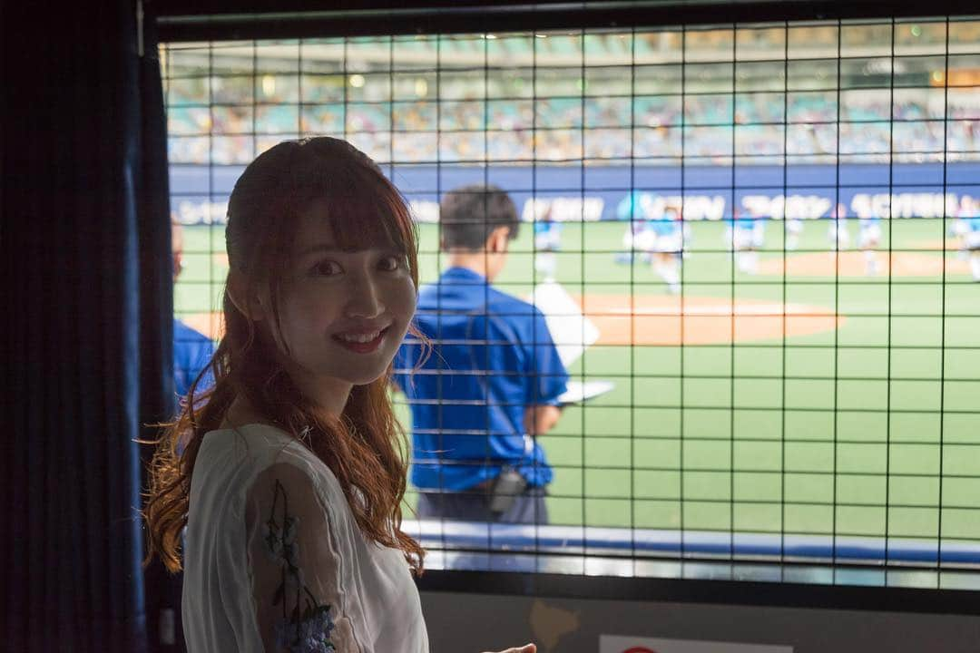 沢井里奈さんのインスタグラム写真 - (沢井里奈Instagram)「⠀ ⠀ ファイナルシリーズ2018 中日ドラゴンズ vs 阪神タイガース @ ナゴヤドーム ⚾️🌸  国歌独唱を務めさせて頂きました🇯🇵✨ 今までで一番の緊張感でしたが、 それも含めて楽しめたかなと思います。  素敵な機会を頂き、 そしてたくさんの応援、 本当にありがとうございました！！  岩瀬仁紀投手が1000試合登板を達成されて とてもメモリアルな試合でした🥺💕💕 ⠀ ⠀ 写真はカメラマンさんが 撮って下さったものです📷🌷✨ (2つ目はメンバーちゃんが 撮ってくれた動画です！！)  今回のことはほんとに嬉しくて... でも嬉しい気持ち以上に、 正直不安な気持ちもあったけど😣 皆さんから頂くお言葉は 温かいものばかりで とてもホッとしています😢💕💕 ⠀ ⠀ #dragons #ドラゴンズ #国歌独唱 #さわー野球」10月1日 19時55分 - sawairina