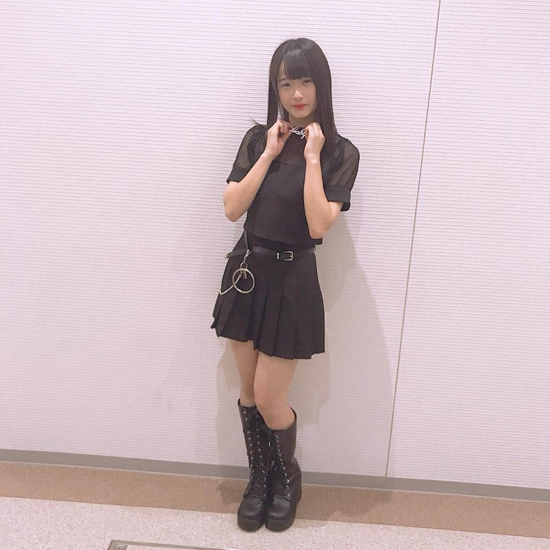 諸橋姫向さんのインスタグラム写真 - (諸橋姫向Instagram)「じゃんけん大会の日衣装に合わせて唇を赤くしたんですけど、実はちかなちゃんに塗ってもらったんです❤👀 #安藤千伽奈  ちゃん」10月1日 20時13分 - hinata_48_yahi5