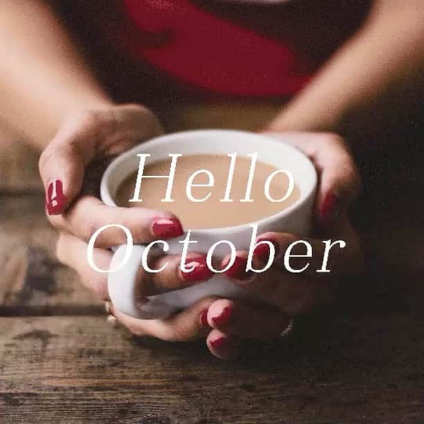 オルフェス（ALFACE+）のインスタグラム：「. . Hello October✨ . . お肌の乾燥が気になる時季。 . オルフェスと一緒に、うるおい美肌でのりきりましょう🙋 . . 秋の夜長は、保湿ケアを❤️ . .  #美肌 #スキンケア #透明感 #保湿 #パック #潤い #美肌ケア #シートマスク #ながら美容#時短美容 #フェイスマスク #オルフェス #ながらフェイスマスク #秋 #10月 #秋の夜長 #スタート #イベント #ハロウィン#hellooctober #October #event #autumn #Halloween」