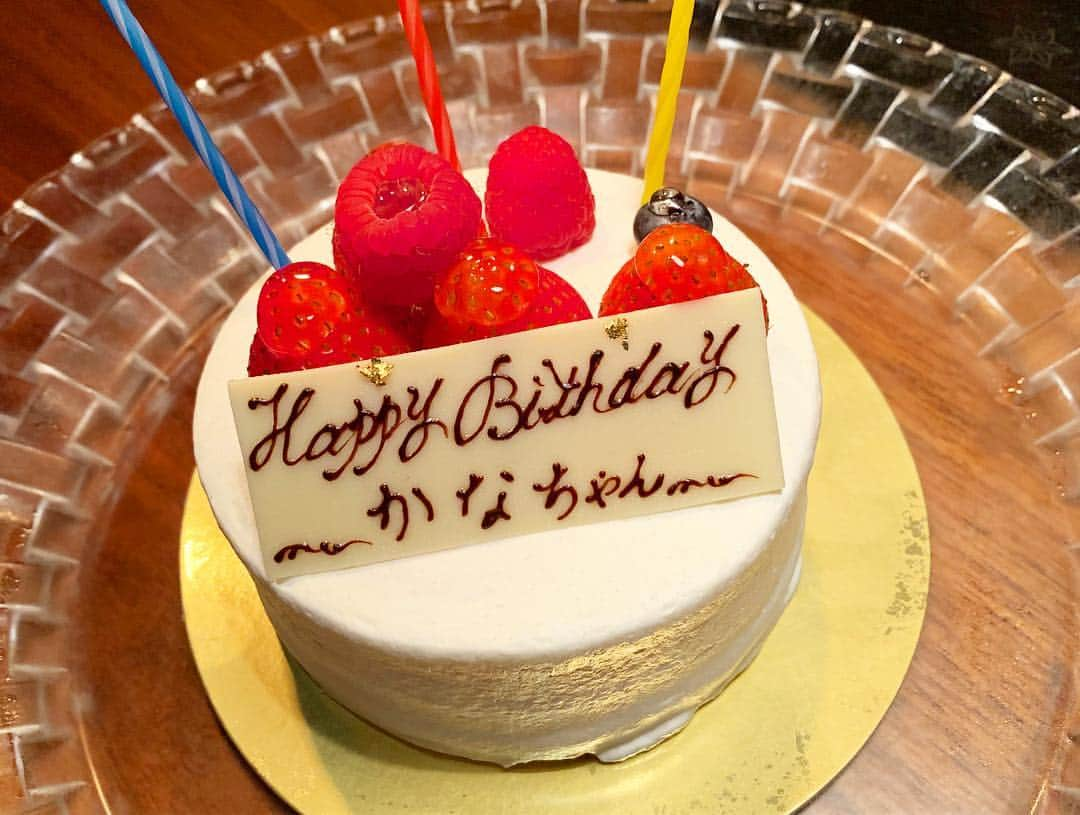 瀬口かなさんのインスタグラム写真 - (瀬口かなInstagram)「2人が誕生日お祝いしてくれました😳💗🎂 昨夜は台風だったのでステキなホテルに3人で泊まって遅くまでお話したりゲームしたり青春だった😂笑。  大好きなAmeriのベレー帽もプレゼントでくれたり😂！！何から何までイケメンすぎる🌹笑  本当にありがとう☺️🙏💗」10月1日 16時03分 - seguchikana