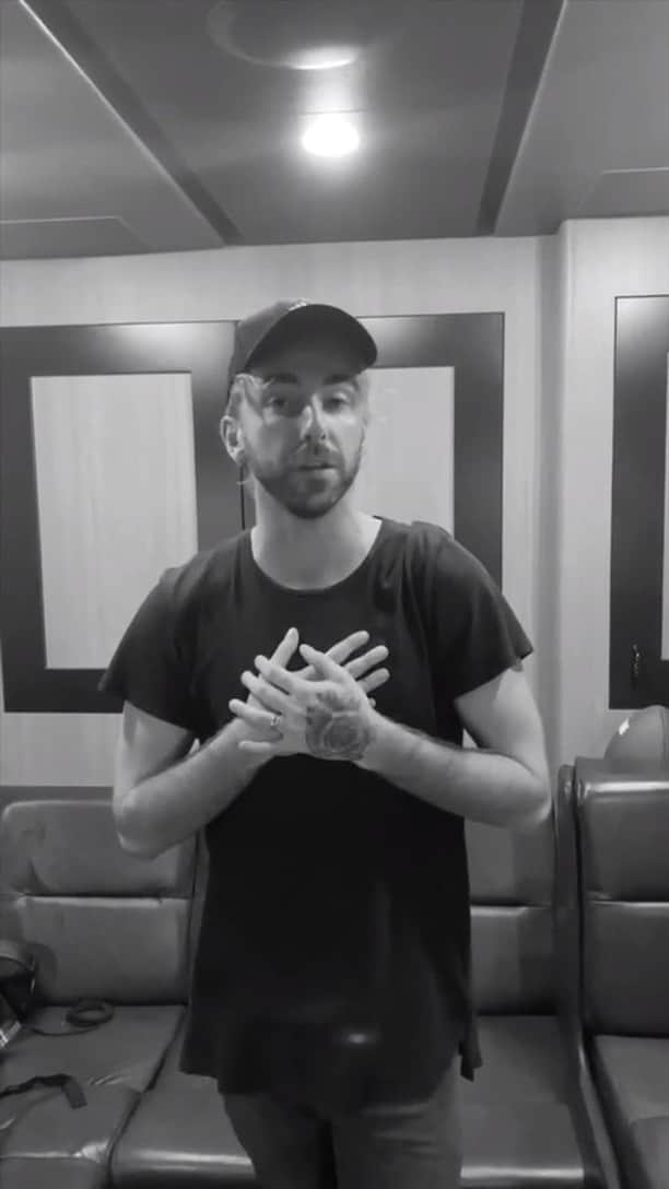 All Time Lowのインスタグラム：「ATTN: NEW SHOW ANNOUNCEMENT FOR HOUSTON OCT 1. REFUNDS AVAILABLE FOR ORIGINAL SHOW. NEW TIX $15 https://wl.seetickets.us/event/All-Time-Low/371830?afflky=WhiteOakMusicHall」