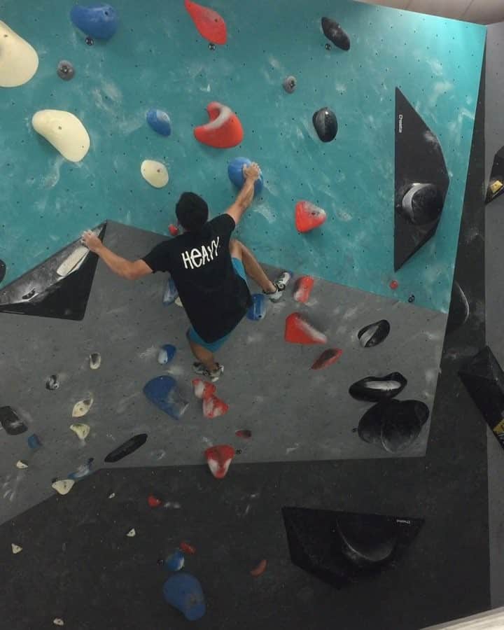 のインスタグラム：「So like, the other day at supper with some climbers we were talking about how being a good climber doesn’t equate to being a good routesetter. It’s true~ • Now I am more on the climbing side of things so when I do set routes I usually get anxious like “what if people think my routes are shit???” and I don’t know I guess that kind of approval does affect me some, especially in a commercial gym? • So if you have enjoyed or hated something I put up I would totally appreciate your feedback, it all goes into some stream that helps me improve. Hit me up here, tell it to my face; let me know! • @heavy.japan @heavy.tribe • • #climbing #bouldering #routesetting #sportclimbing #liveclimbrepeat #fortheclimb #BWBeta #climbinglife #climbing_is_my_passion #training #sports #athlete #singapore #climbing_worldwide #sgclimbers #passion #sgfitness #climbing_videos_of_instagram #movement #クライミング #sportsapparel #apparel」
