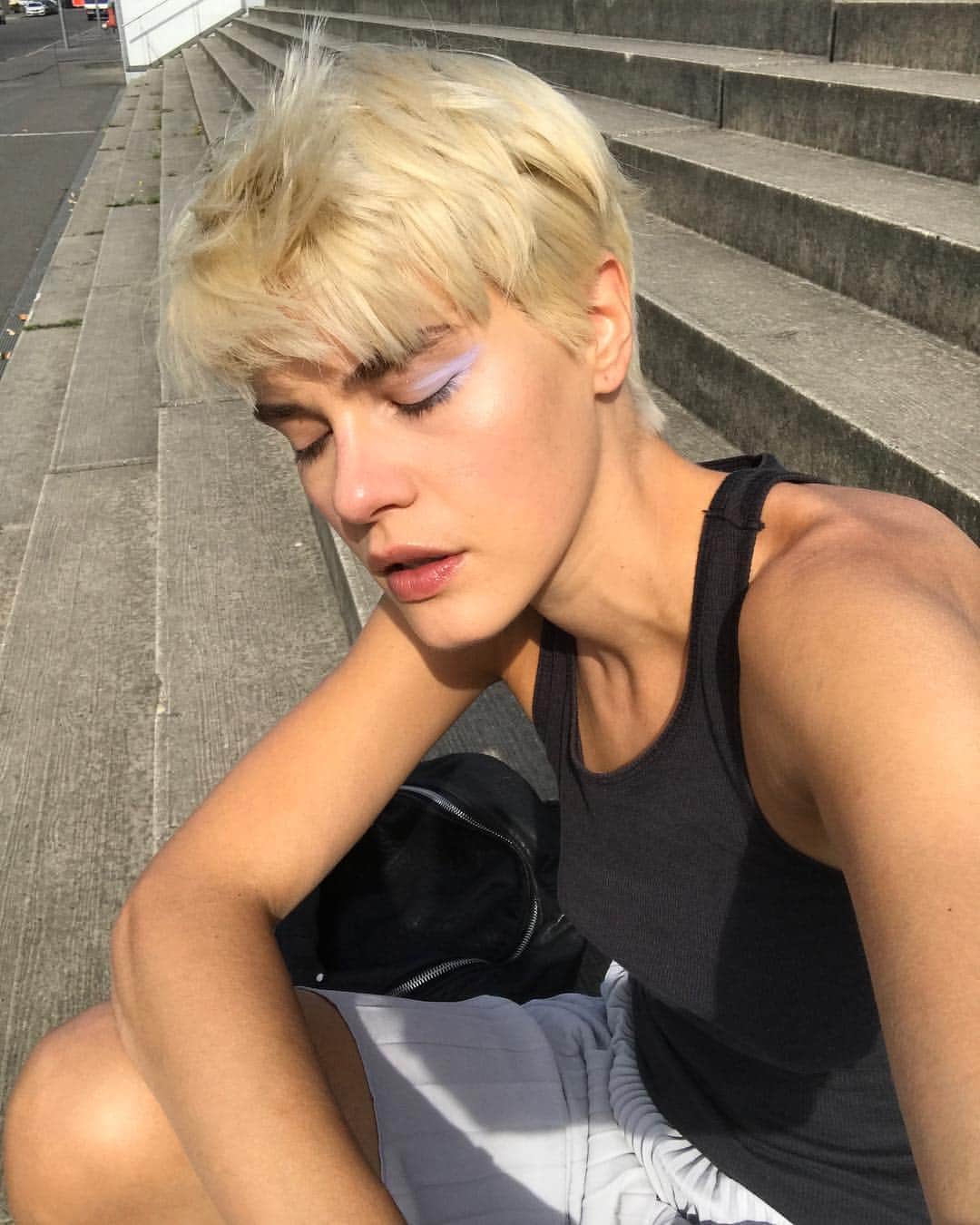 Kris Gottschalkのインスタグラム：「A Berliner tanning before the storm ⛈ #winteriscoming」