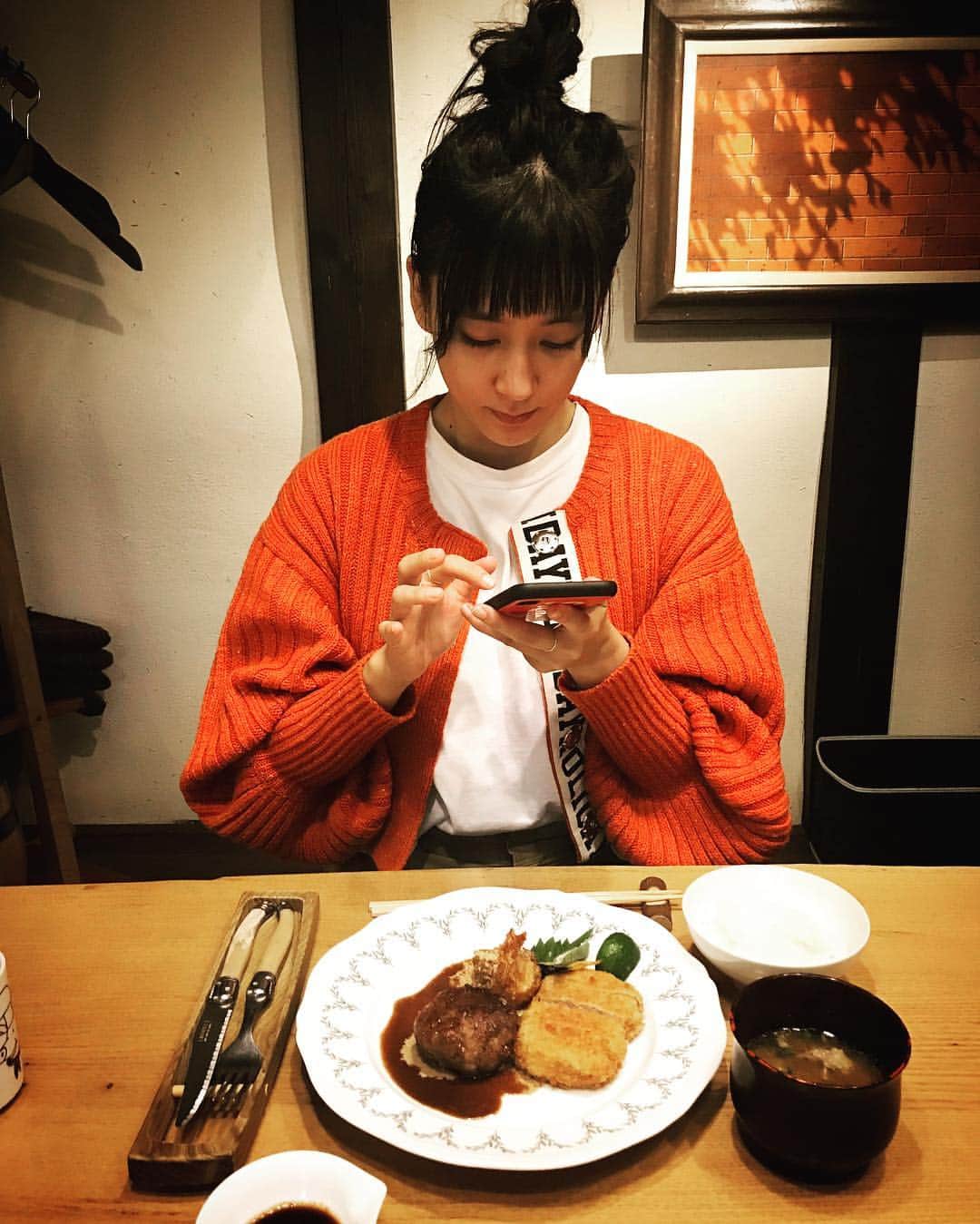 水川あさみのインスタグラム：「おなかすいたー おやすみー」