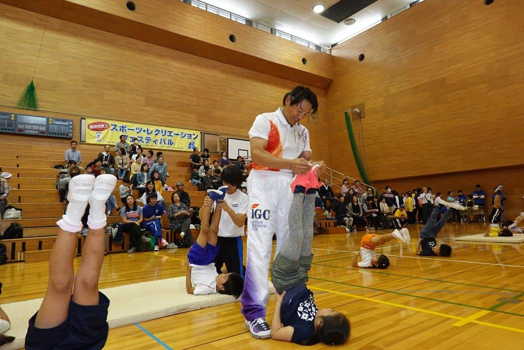 池谷幸雄さんのインスタグラム写真 - (池谷幸雄Instagram)「横浜市瀬谷区が来年50周年という事で、体操教室のイベントしてきました！参加してくださった皆様、ありがとうございました！ #体操 #瀬谷 #横浜 #アスリート #スポーツ #オリンピック #東京オリンピック #池谷幸雄 #体操教室 #逆立ち #倒立」10月16日 23時32分 - yukio_iketani