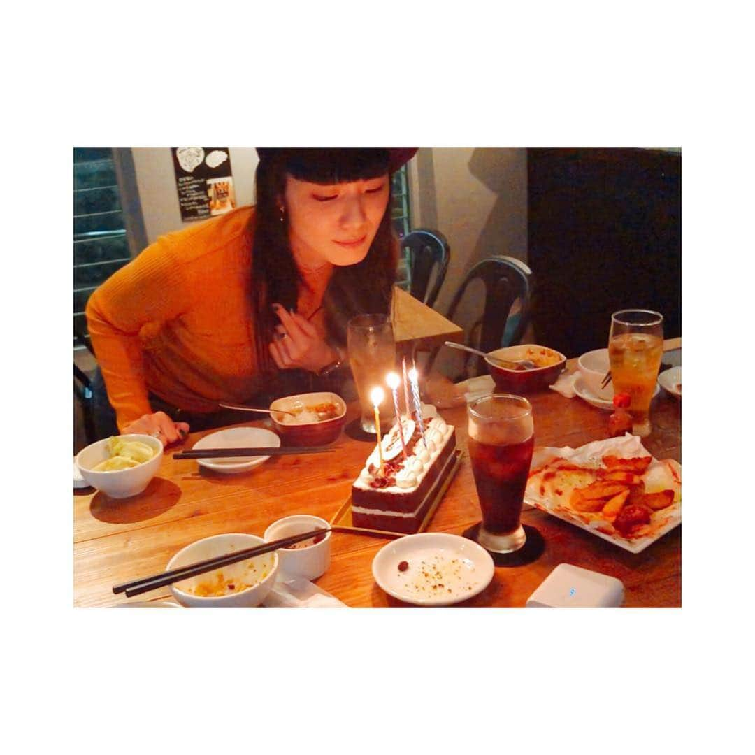 廣瀬茜さんのインスタグラム写真 - (廣瀬茜Instagram)「MISA💜Happy Birthday🎂🎉 3日連続お祝いday！！！ . 誕生日前は、みさ＆さいちゃん(前髪たむけんさん)とオクトーバーフェストへ行ったり🍻お泊まり会したり🏠 . 誕生日当日は、メンバーみんなでリハ後にサプライズお誕生日会🎂✨ BAND-MAID曲縛りカラオケ楽しすぎた🎤 . 盛り上がり過ぎてみんなで集合写真撮るのすっかり忘れたし、何枚か撮った写真＆動画はSNSに載せちゃいけないものしかありませんでした。笑 . 誕生日後は、みさと大先輩方のライブを観にF.A.Dへ🎸 . 毎日のように会ってるメンバーだけど、お給仕や仕事の日以外にゆっくりメンバーみんなと一緒に過ごせて、めちゃくちゃ楽しかった！！！！！！ . MISA本当におめでとう㊗️🎊💖」10月17日 0時23分 - akane_bandmaid