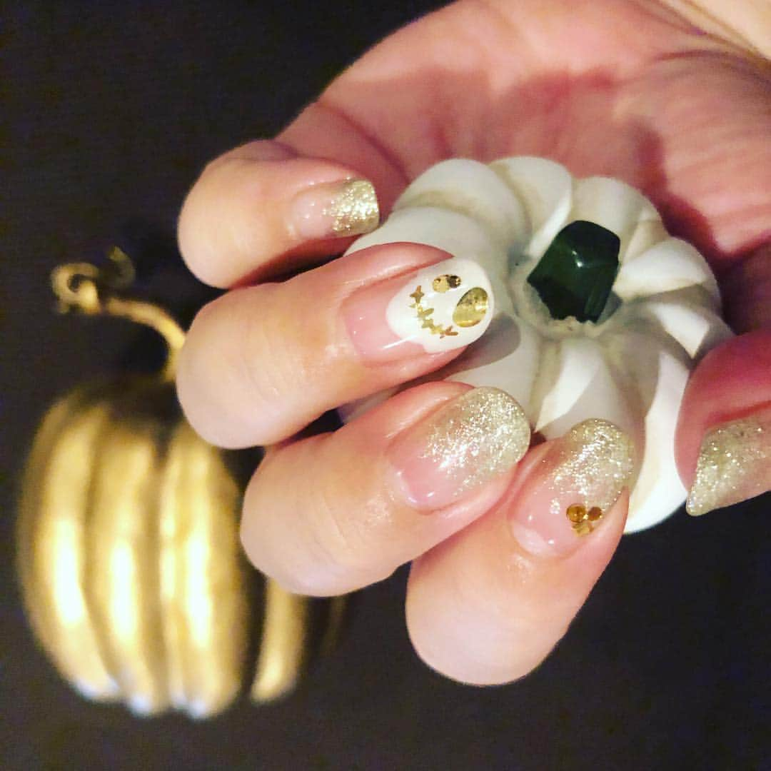 清水あすかさんのインスタグラム写真 - (清水あすかInstagram)「#halloween  #halloweennails  #nail #ネイル #asukahimenail  #white #白 #おばけ に #一目惚れ #instagood」10月16日 16時08分 - asukahime1015