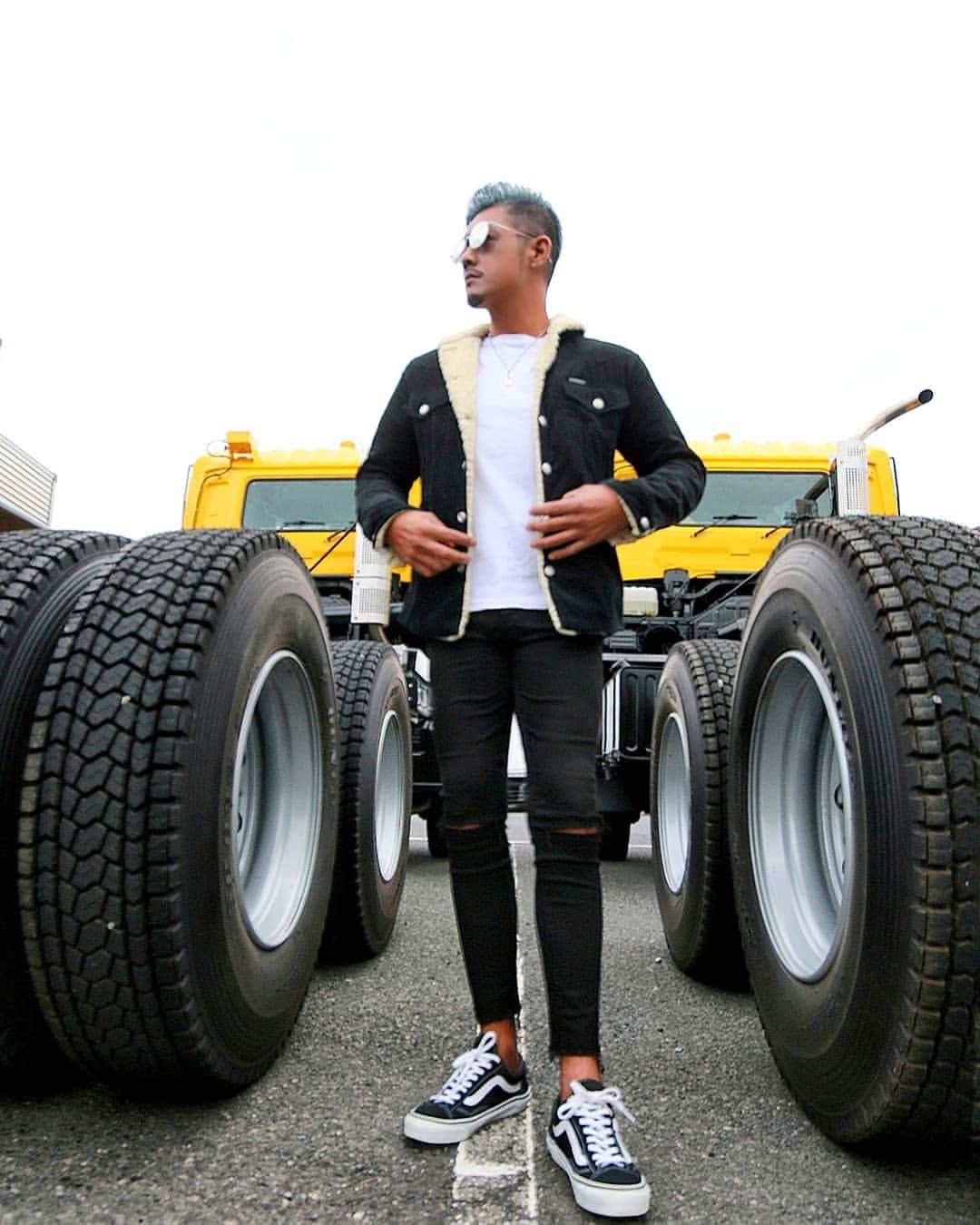 Naoki Kiriiのインスタグラム：「. ootd ブラック . #ootd」
