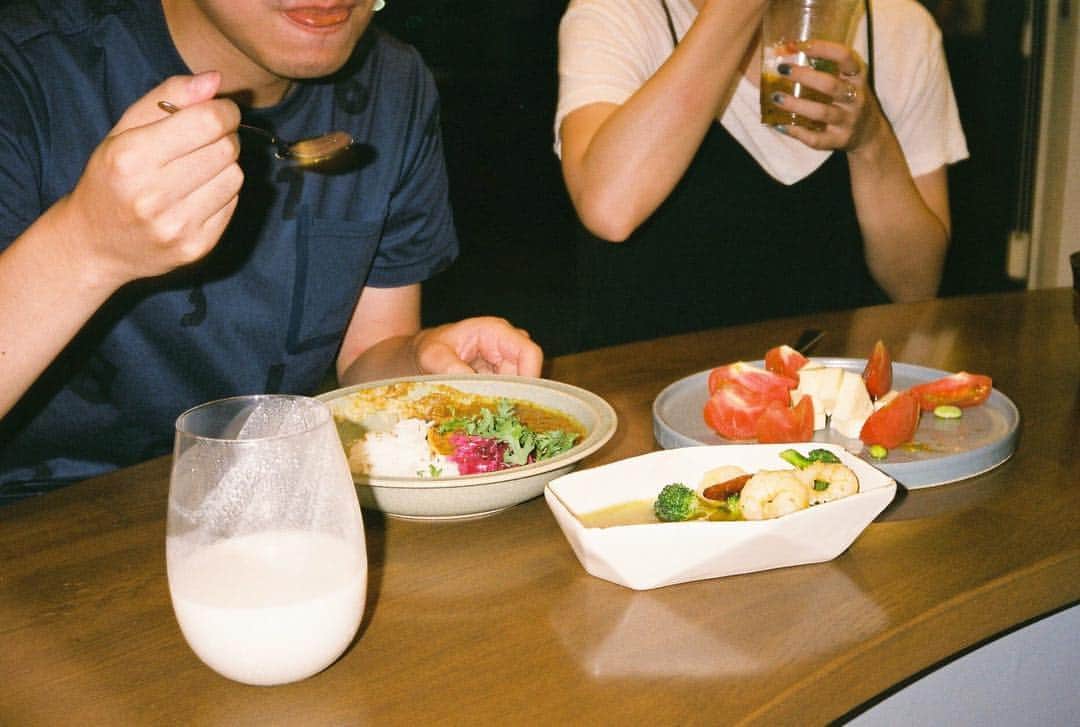 のインスタグラム：「.⠀ 【 1日店長のお知らせ 】⠀ 10月18日の営業は、⠀ Uber Eats JAPAN立ち上げ人であるジェレミーが1日店長として「売れる仕組み」について話してくれるスペシャルな営業日です。⠀ 急成長するフードデリバリー業界において圧倒的存在感のあるUberEATSにおいて、海外や国内の実例を用いて売れる仕組みの作り方を様々な視点からお伝えします。⠀ 通常のイベントのようなトーク形式ではなく、店長として店頭に立っているジェレミーに気軽に相談、お話ができる1日となっています。⠀ ぜひ気軽にご参加ください！⠀ ⠀ ・日時：10月18日（木）18:00 - 21:30⠀ ・場所：6curryKITCHEN⠀ ⠀ 場所については非公開のため、参加希望の旨をDMにてお伝え下さい。詳細場所をお知らせします。」