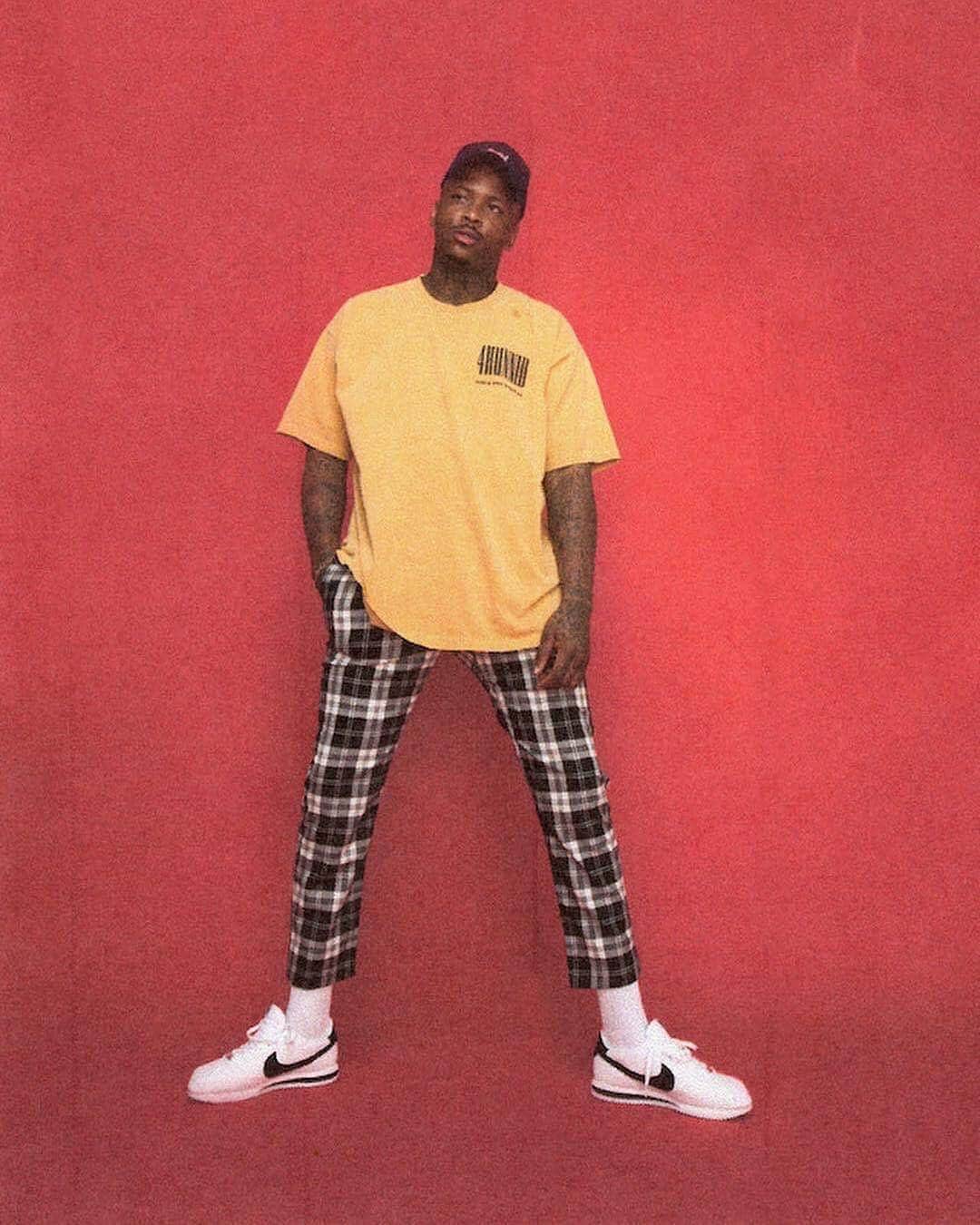 HYPEBEASTさんのインスタグラム写真 - (HYPEBEASTInstagram)「@hypebeaststyle: @yg and @playboicarti front @4hunnid’s latest “Late to School” lookbook. It symbolizes the struggles burdened children go through when attempting to fit in at school and society at large through a loud, rebellious streetwear lineup. All the pieces are available for purchase now via the brand’s online shop.」10月16日 19時04分 - hypebeast