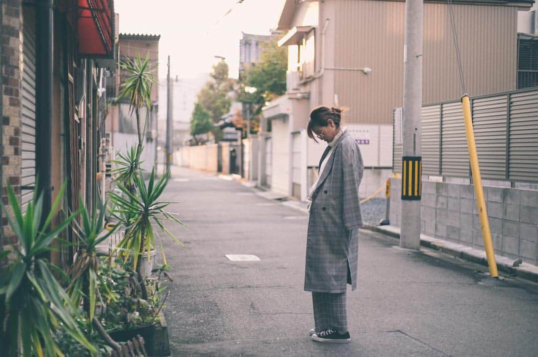 松本さゆきのインスタグラム：「. #グレンチェック  朝晩が寒くなってきましたね」