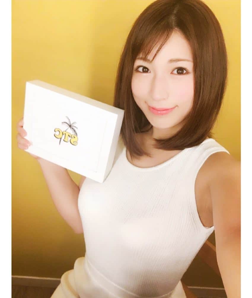 星野ナミのインスタグラム：「初めての育乳サロンに行ってきました♡オールハンドで痛くもなく気持ち良くて最高でした♡ ＊ 育乳は通常16200円初回はカウンセリングも込みのお値段で何と9720円になるよ✨@stc.yoyogi  #育乳 #バストケア #くびれ #足痩せ #オールハンド #駆け込み寺 #エステ」