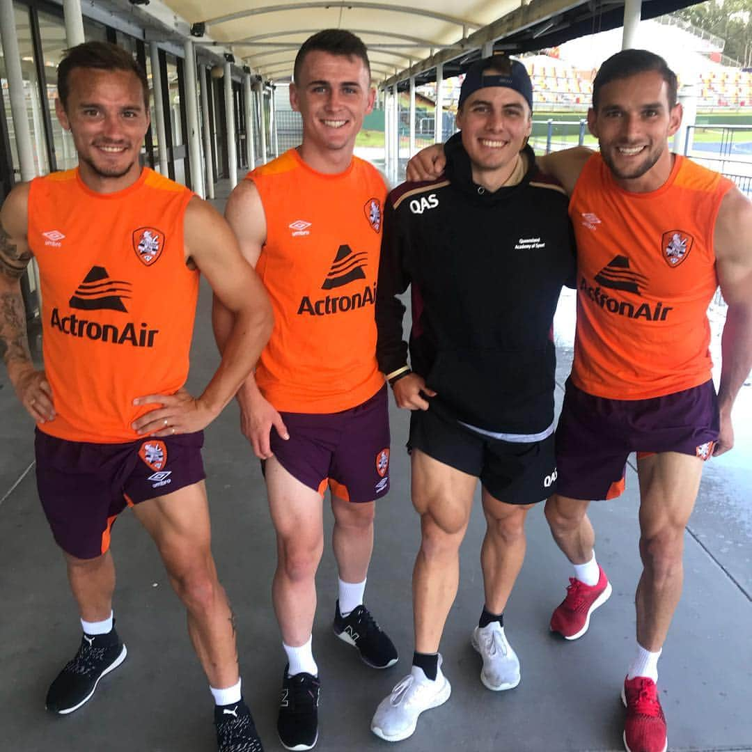 トレ・ウィリアムズのインスタグラム：「Was good to get out on the track today with some of the roar boys in preparation for their game this weekend!」