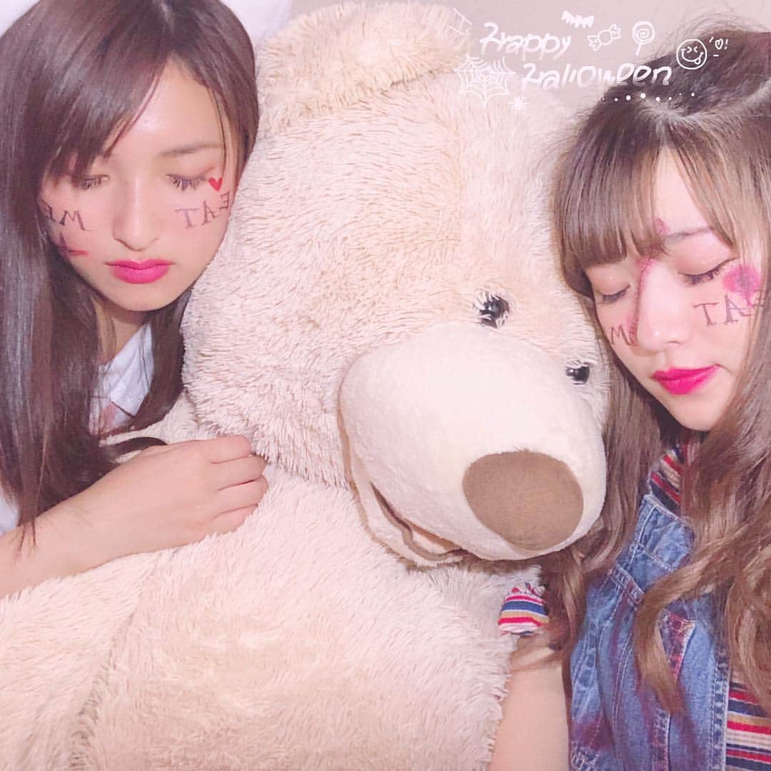 青木菜花のインスタグラム：「.﻿﻿ .﻿﻿ ななちゃんと早めのハロウィンパーティー﻿ 楽しかったな〜〜🎃﻿ 会いたいよー！！😫﻿﻿ ﻿﻿ この前うちにきてくれたとき、帰りに﻿﻿ お揃いのリップ買ってくれてお気に入りで﻿﻿ 最近沢山使ってる💭♡﻿﻿ ﻿﻿ 来月あたり会えないかなあ。。﻿﻿ .﻿﻿ . #なのなな #ハロウィン #ハロウィンパーティー #仮装 #ナース #チャッキー #instagood #instalike #l4l #helloween」