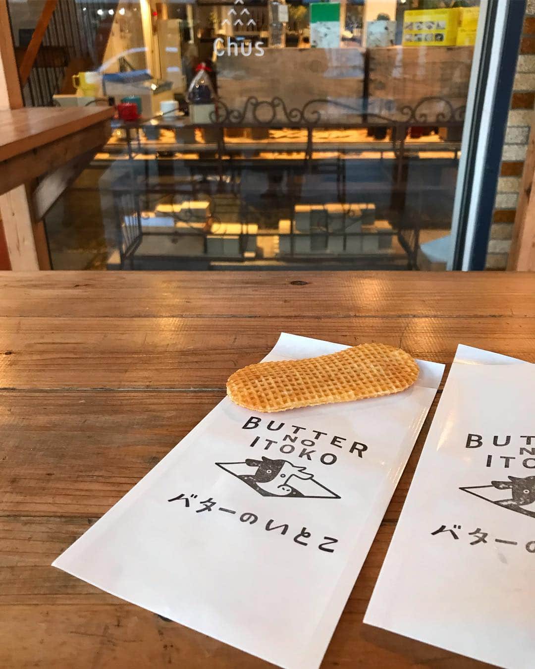 uneclefさんのインスタグラム写真 - (uneclefInstagram)「. 『Chus』さんで“バターのいとこ”を…。 フランスの『MEERT』の“ゴーフル”を思い出しながら食べましたよ。 やわらかい生地に無脂肪乳を使用したジャリジャリした食感のミルククリームが美味しくて楽しかったです。 .」10月16日 22時25分 - uneclef