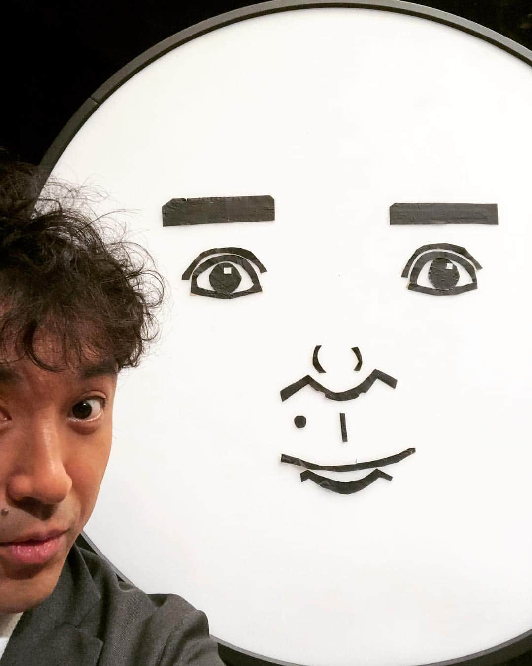 ムロツヨシさんのインスタグラム写真 - (ムロツヨシInstagram)「本日の現場、 照明さんの作品はこちら、 だれだ？、この作品は、だれだ？、」10月2日 14時33分 - murotsuyoshi0123