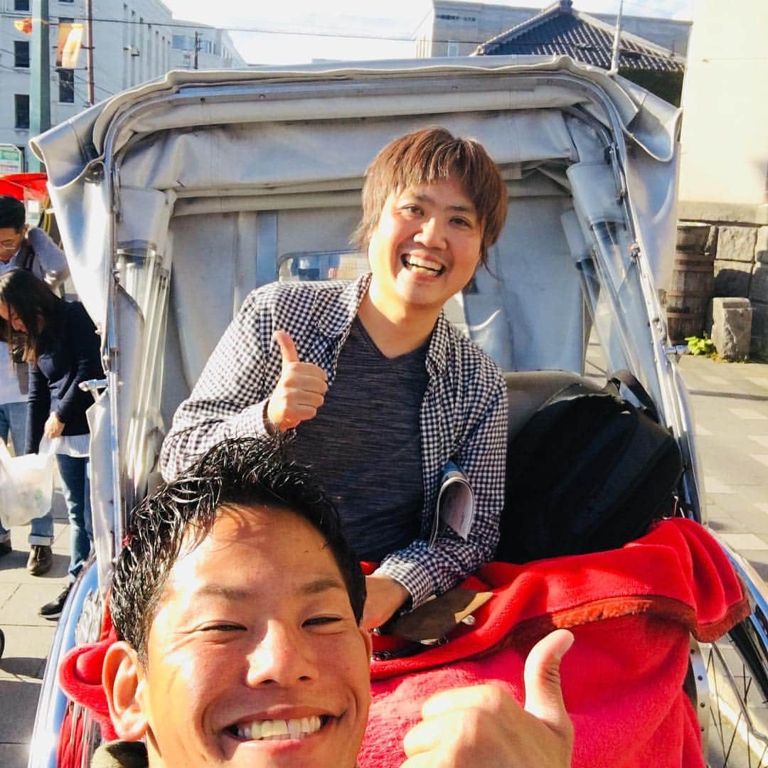 村上福之さんのインスタグラム写真 - (村上福之Instagram)「#小樽 #嫁から育児休め休暇 #嫁ありがとう #北海道 #人力車 #えびす屋  #おっさんひとり旅 #オッサンですが何か #北海道運転きついよ #北海道が好き #北海道民の「すぐそこですよ」は50キロ以下のこと #ニセコから小樽くらいの車で2時間は通学圏内ってニセコ民に言われた」10月2日 15時43分 - fukuyukim