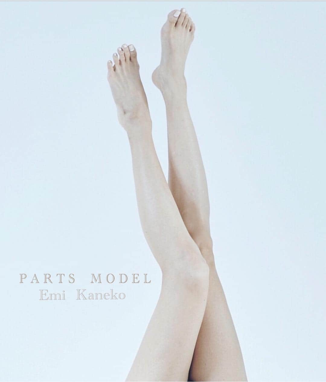 金子エミさんのインスタグラム写真 - (金子エミInstagram)「パーツだけのモデルのお仕事はされてるんですか？ はい、まだしています。宜しくお願いします👣👠👐📸💕✨ ☆ ☆ #パーツモデル #金子エミ #オスカープロモーション #手タレ #脚タレ」10月2日 8時35分 - emikaneko1114