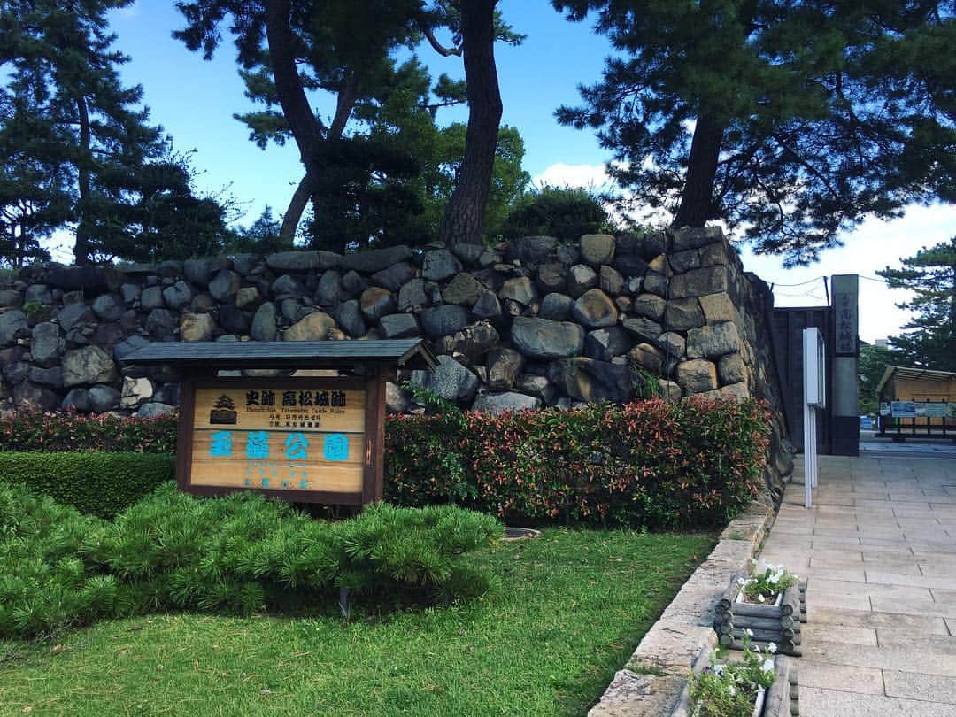 Miho Tanakaさんのインスタグラム写真 - (Miho TanakaInstagram)「. 高松の #mikayla でランチ🍴 . 海の目の前で気持ちよかったなぁ。 . ランチメニューに、 ※ごはん🍚パン🥐の代わりに ブロッコリー🥦に出来ます。 って書いてたんだけど、 . え？？？？ ブロッコリー🥦 . どんな状態でブロッコリー出てくるのかめっちゃ気になるやん。 #でも米を選択 . 食後は #玉藻公園 #高松城 を散歩ね🚶‍♂️🚶‍♀️ . . . . #香川旅行 #四国旅行  #香川高松 #高松グルメ #高松ランチ #女子旅 #気まま旅 #ミケイラ  #mikayla #旅モニ #犬伏まり #田中美帆」10月2日 12時00分 - mie__blogger