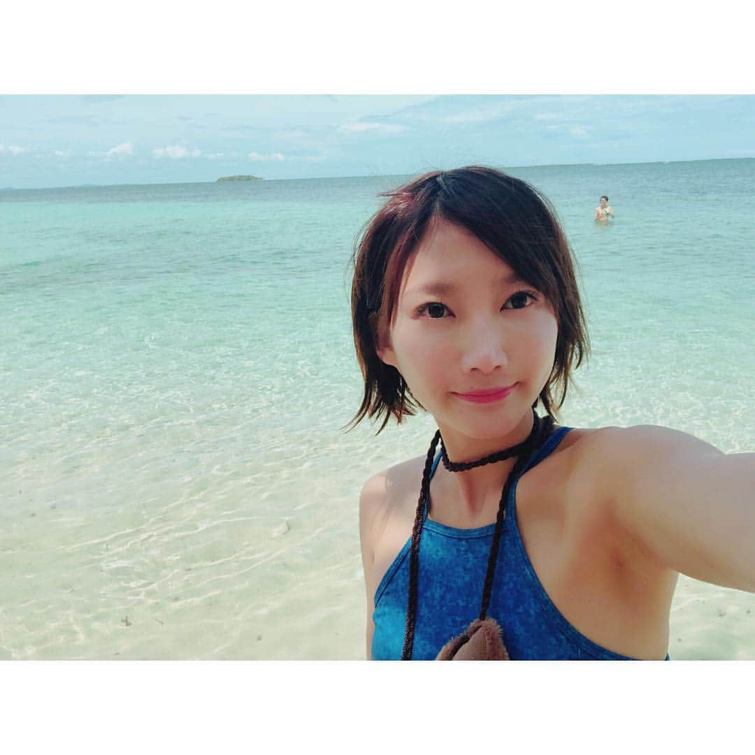 木下ゆうかさんのインスタグラム写真 - (木下ゆうかInstagram)「セブ島の海めっちゃよかったよー！ スタッフさんがインスタグラマー風に撮ってくれた🤣🤣 プライベートビーチやったけ人が少なかった✨✨ シーウォーカーとシュノーケリング楽しかったー！お魚可愛かったよ！☺️☺️ シュノーケリングの時土砂降りやったけどビーチに行ったら晴れたよ！✨✨ 私は水着なかったけ、現地で買った🤣  #フィリピン #セブ島  #cebu #philippines  #木下ゆうか #kinoshitayuka #木下佑香」10月2日 13時02分 - yuka_kinoshita_0204