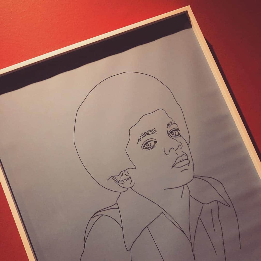 mioさんのインスタグラム写真 - (mioInstagram)「. #Nationalportraitgellery での#michaeljacksononthewall へ。 I’m so excited 🎶 MIO HARUTAKAには"Black or White"というリングがあります。 そう、Michaelのあの歌からインスパイアされたのでした▪️▫️ @nationalportraitgallery is showcasing the @michaeljackson on the wall portraits. Mio Harutaka has a ring names “Black or White” which was inspired by MIchaels song with the same title▪️▫️」10月2日 13時45分 - mio_harutaka