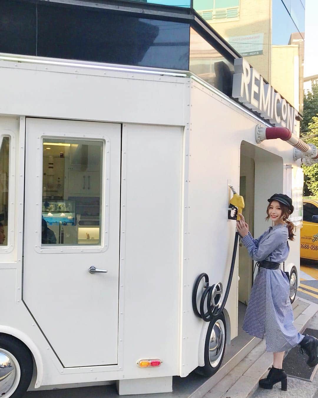 吉見衣世さんのインスタグラム写真 - (吉見衣世Instagram)「色んな所で撮りあいっこした😊 ・ ・ 韓国は可愛いお店沢山で 歩いてるだけで楽しいっ🇰🇷💓 ・ ・ #韓国#korea#カロスキル」10月3日 0時23分 - iyori_nu