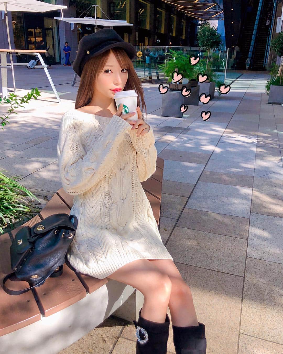 のインスタグラム：「今日は会社に彼ウケ♥ニット着てきた😆 ざっくり編みのケーブルって 女のコっぽくて大スキฅ•ω•ฅ💕 好きな人とデートしたくなる~(*´･ω･)(･ω･`*)ﾅ- 今日発売です☆彡.。 . #2枚目の#ほっこり感#笑 #ざっくりニット#テーマは#守りたくなる女子#萌え袖#michellmacaron#ミシェルマカロン」