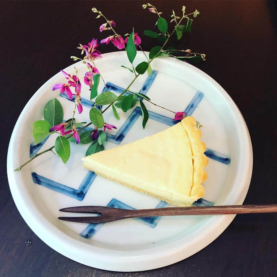 押田瑞穂のインスタグラム：「癒されました🍰☕️🌺🌼🌷 #sweets#coffee#flower」