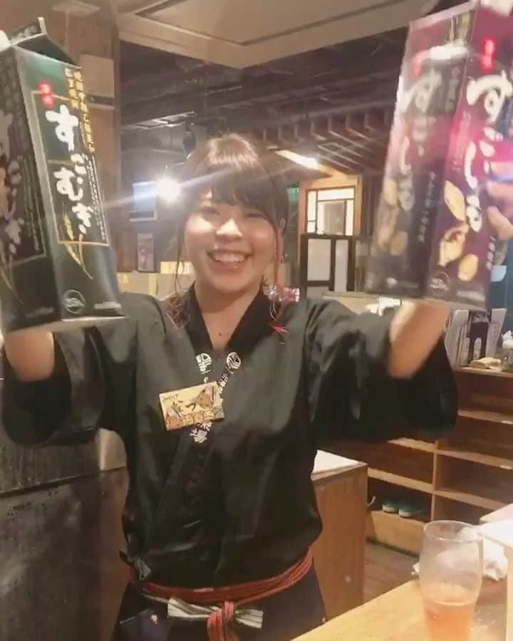 知床漁場 新大宮店のインスタグラム：「皆様こんばんは✨✨ 10月に突入し、秋の匂いがしてきましたね🍂 今年もあと残すところ2ヶ月となりました… 平成も最後の年ですね…とても寂しいです😭 １日１日大切に過ごしましょうね💟 当店では、アルバイト募集しています！ 当店のアルバイトのメンバーは とても仲良しです✨ すぐに馴染めます＼(^o^)／ 初心者も大歓迎です😍 ぜひ！私たちと一緒に働きませんか？✨ ご応募お待ちしております！ #知床漁場#新大宮#奈良#知床#居酒屋#海鮮#海鮮居酒屋」